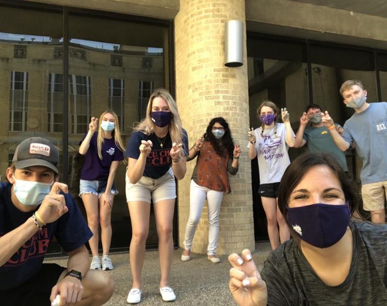 photo of chemistry students with masks and social distanced