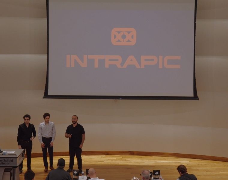 Intrapic presents their start-up at the CREATE Accelerator.